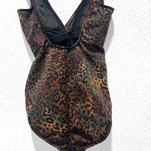 Miracle suit one piece twist front animal print 10 - Picture 5 of 10